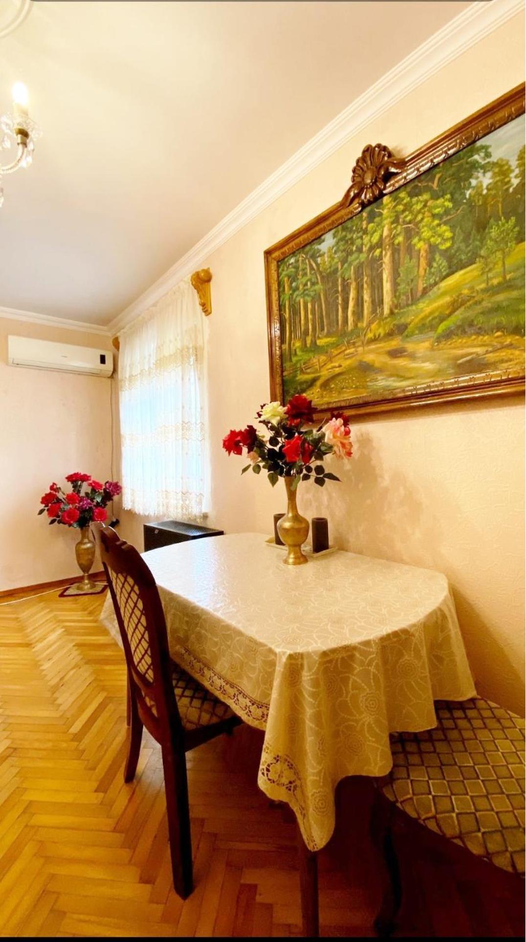 David,S Apartment In Palm Trees Alley On Agmashenebeli Kutaisi Exterior photo